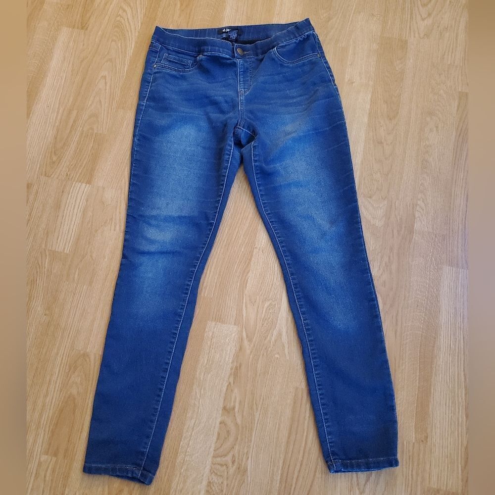 D. JEANS Women's Straight Leg Jeans